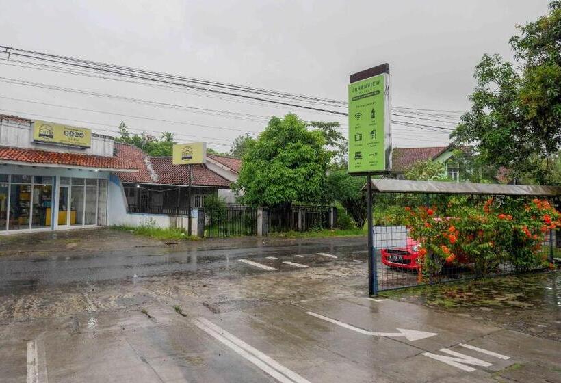 פנסיון Reddoorz Near Rsud Margono Purwokerto 3