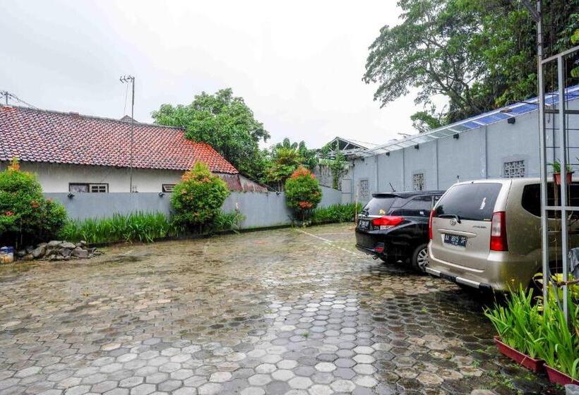 פנסיון Reddoorz Near Rsud Margono Purwokerto 3