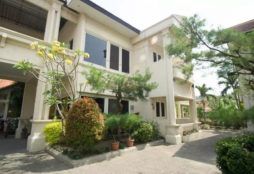 Majatalo Reddoorz Near Rumah Sakit Baptis Kediri