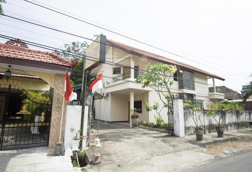 Panzió Reddoorz Near Rumah Sakit Baptis Kediri