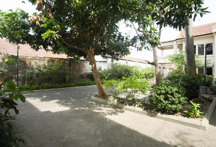 Panzió Reddoorz Near Rumah Sakit Baptis Kediri