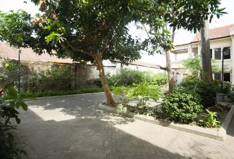 Majatalo Reddoorz Near Rumah Sakit Baptis Kediri