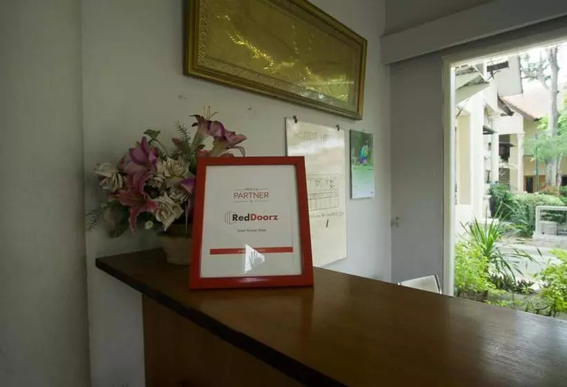 Majatalo Reddoorz Near Rumah Sakit Baptis Kediri