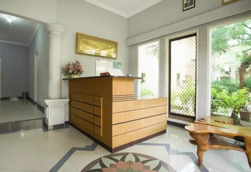 Majatalo Reddoorz Near Rumah Sakit Baptis Kediri