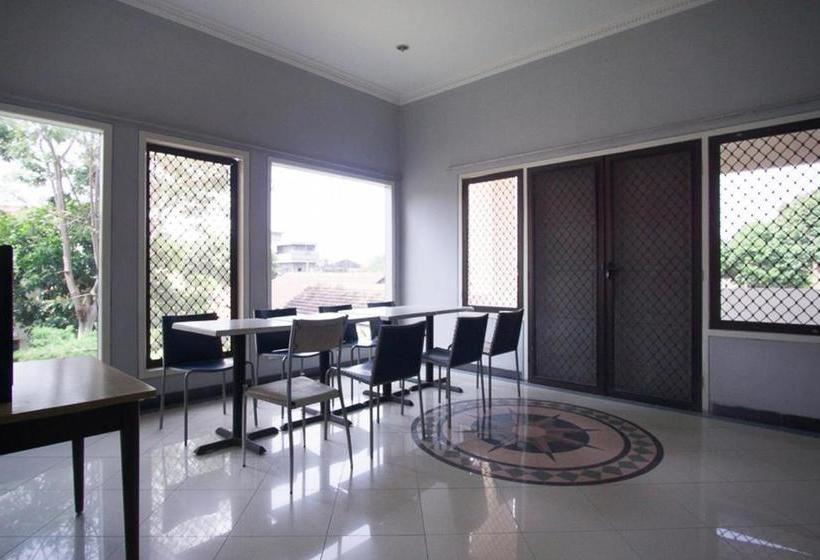 Panzió Reddoorz Near Rumah Sakit Baptis Kediri