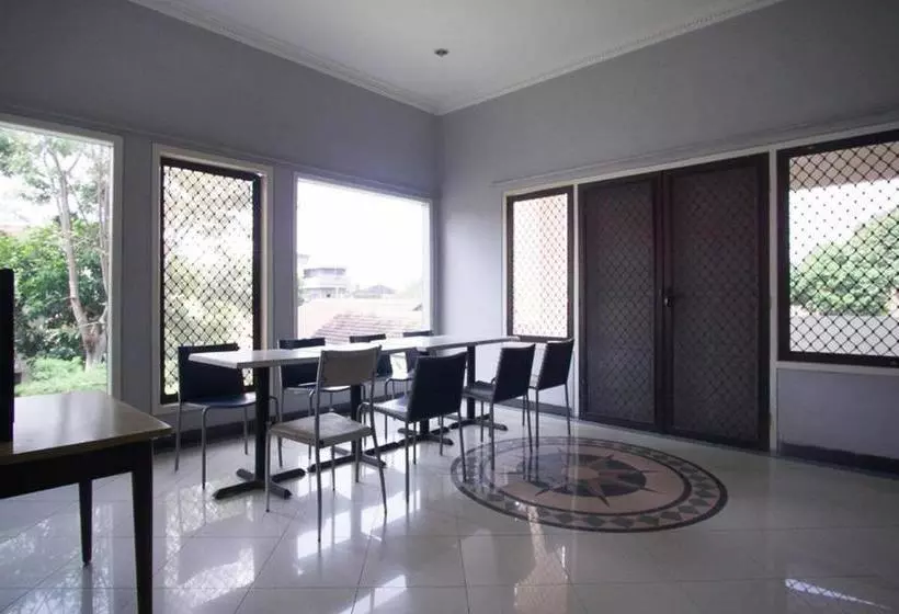 Majatalo Reddoorz Near Rumah Sakit Baptis Kediri