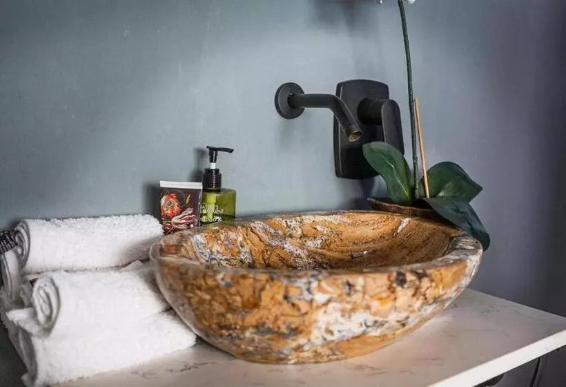 تختخواب و صبحانه Atsupers Accommodation