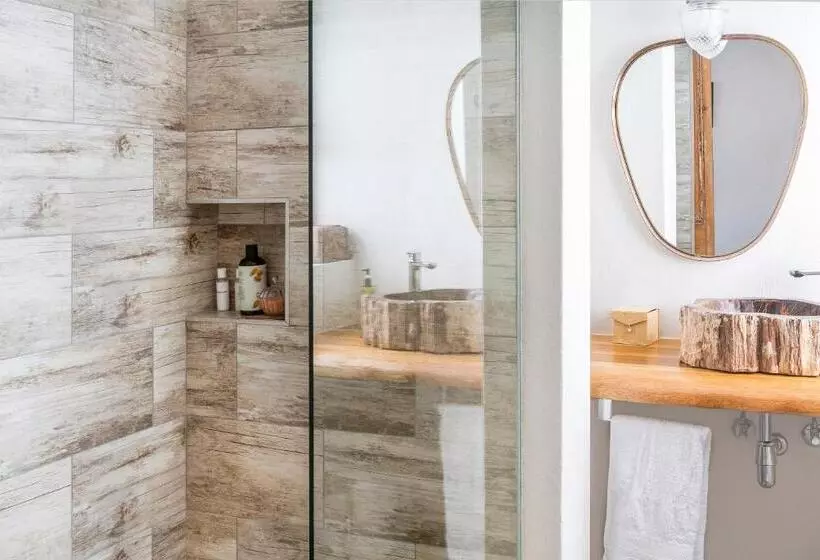 تختخواب و صبحانه Atsupers Accommodation