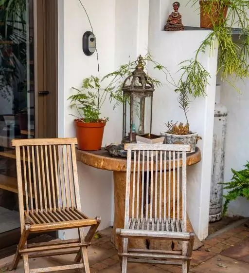 تختخواب و صبحانه Atsupers Accommodation