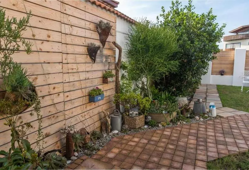 تختخواب و صبحانه Atsupers Accommodation