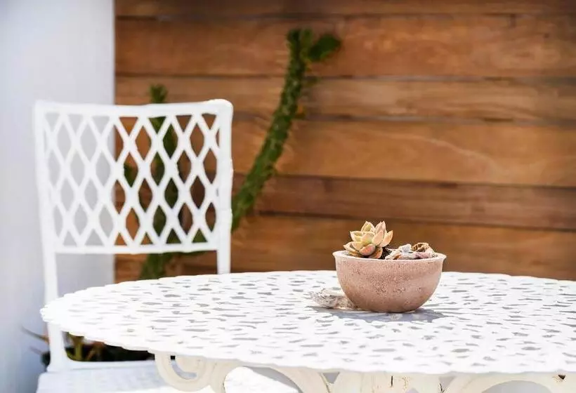 تختخواب و صبحانه Atsupers Accommodation