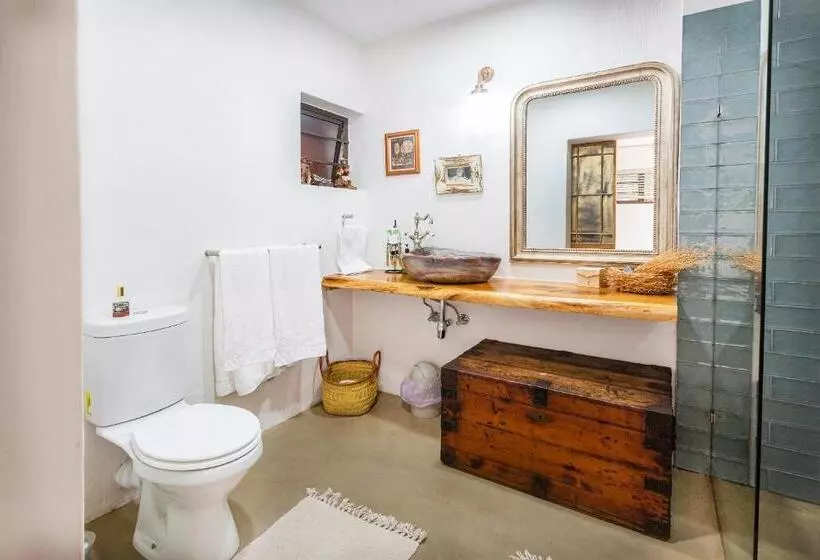 تختخواب و صبحانه Atsupers Accommodation