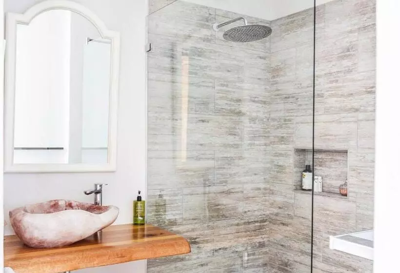 تختخواب و صبحانه Atsupers Accommodation