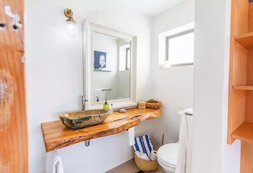 تختخواب و صبحانه Atsupers Accommodation