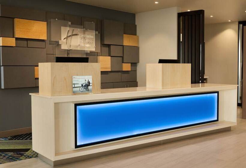 בית מלון כפרי Holiday Inn Express & Suites Beaver Dam, An Ihg