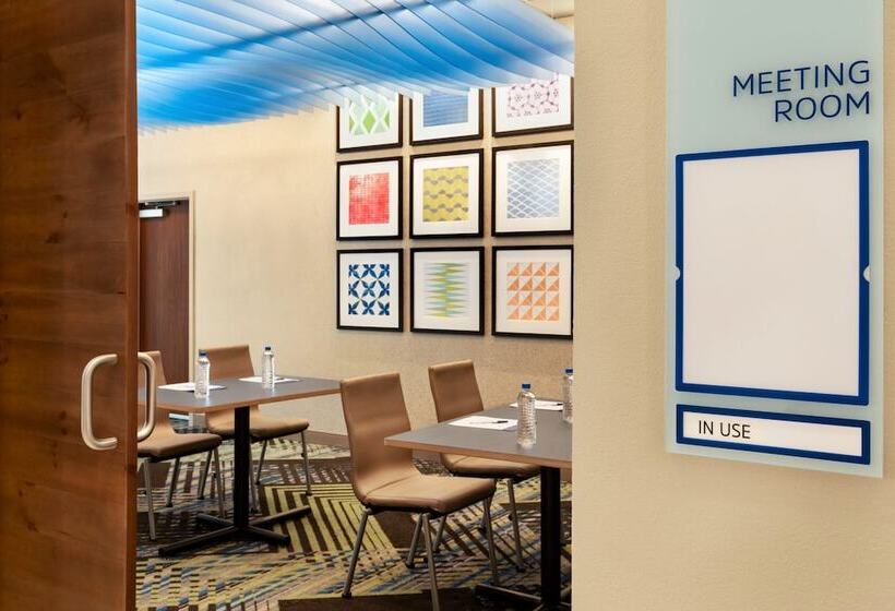 فندق Holiday Inn Express & Suites   Beaver Dam, An Ihg