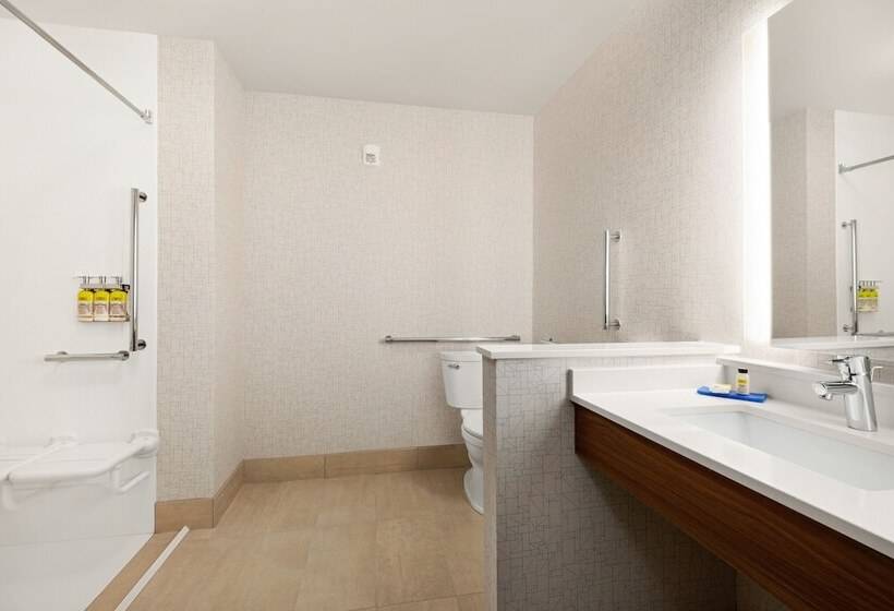 בית מלון כפרי Holiday Inn Express & Suites Beaver Dam, An Ihg