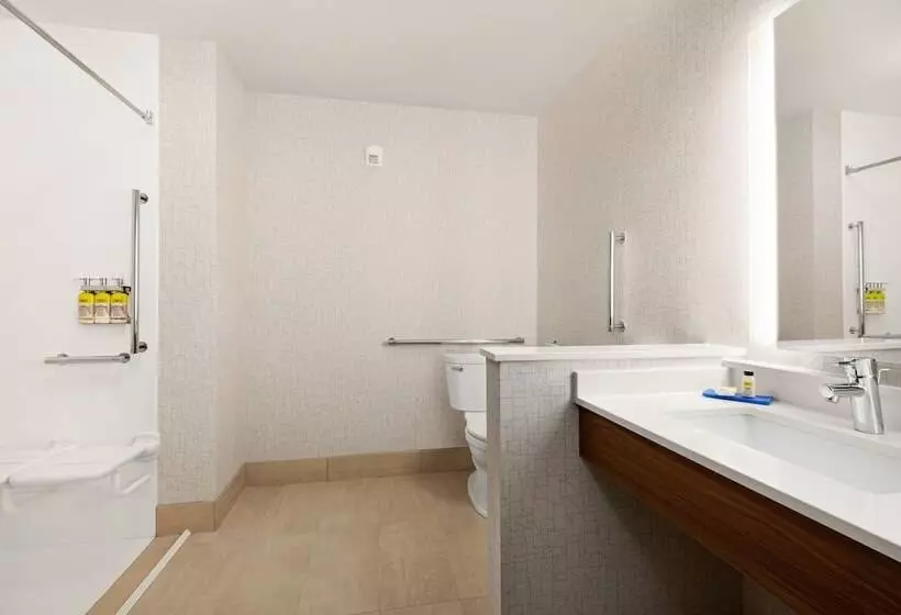 Hotelli Holiday Inn Express & Suites   Beaver Dam, An Ihg