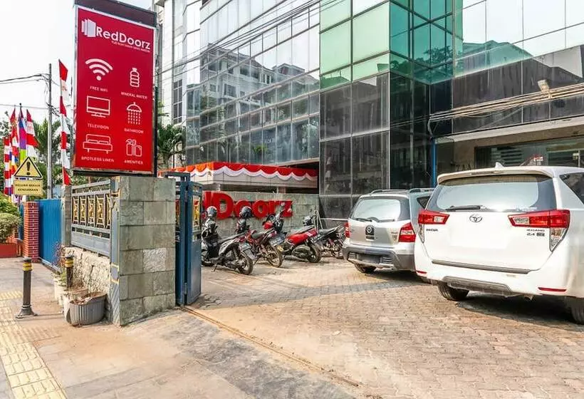 ペンション Reddoorz Plus Near Taman Ismail Marzuki