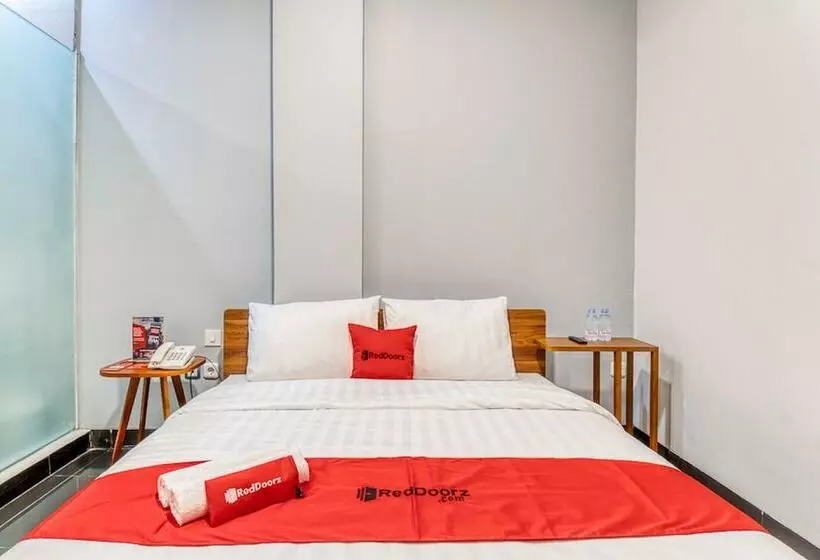 ペンション Reddoorz Plus Near Taman Ismail Marzuki