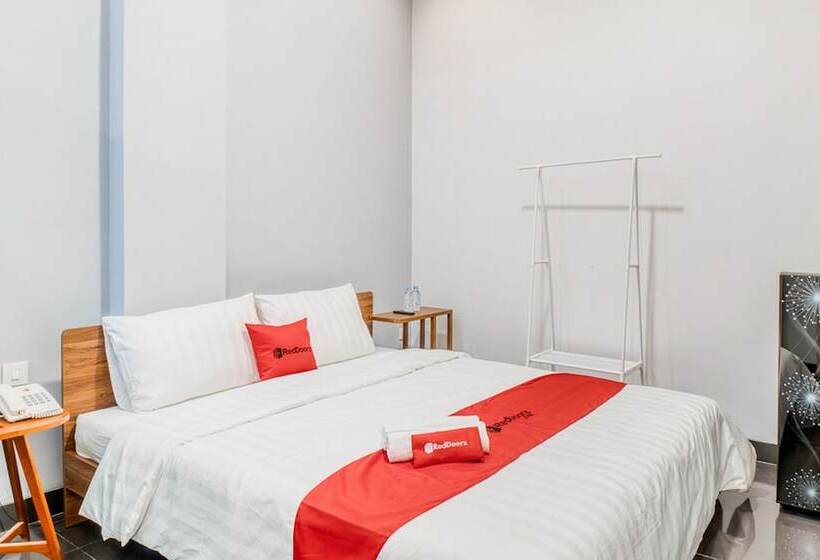 פנסיון Reddoorz Plus Near Taman Ismail Marzuki