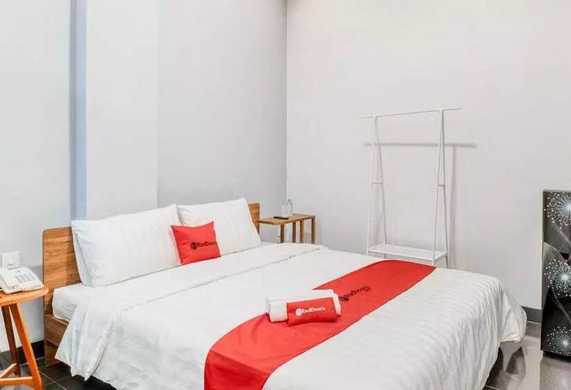 ペンション Reddoorz Plus Near Taman Ismail Marzuki