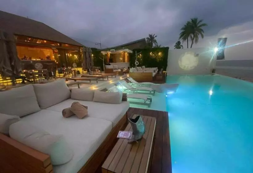 Chi  The Residence