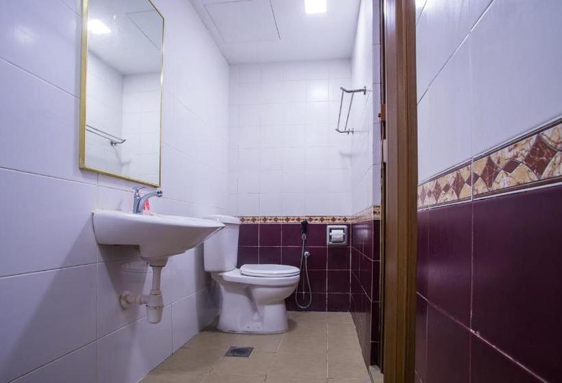 Adak Hotel By Oyo Rooms