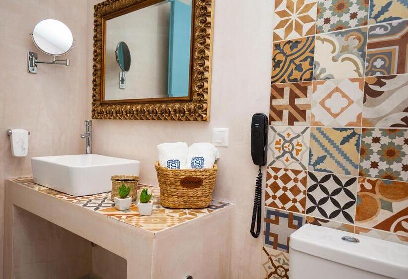 ホテル Enorme Serenity Spritz Adults Only