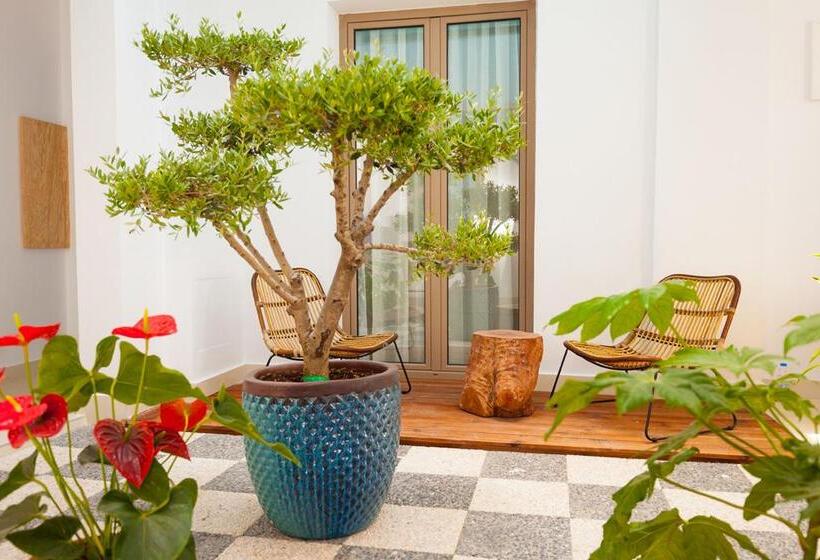 ホテル Enorme Serenity Spritz Adults Only