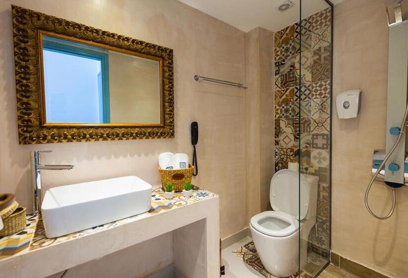 ホテル Enorme Serenity Spritz Adults Only