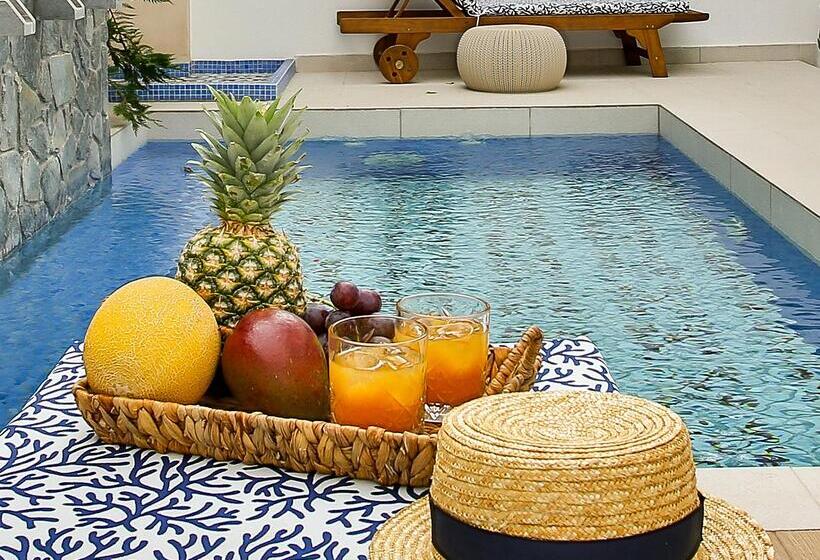 ホテル Enorme Serenity Spritz Adults Only