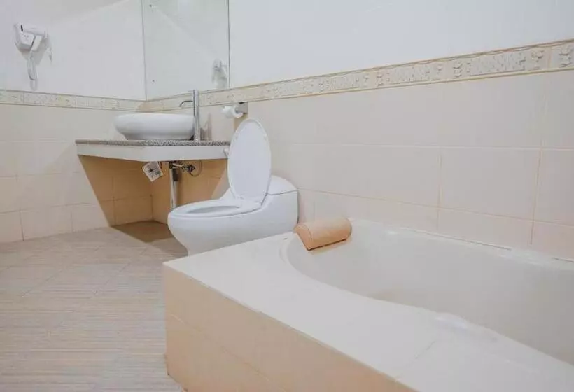 Hotelli Reddoorz Premium @ Jalan Pal 10 Jambi