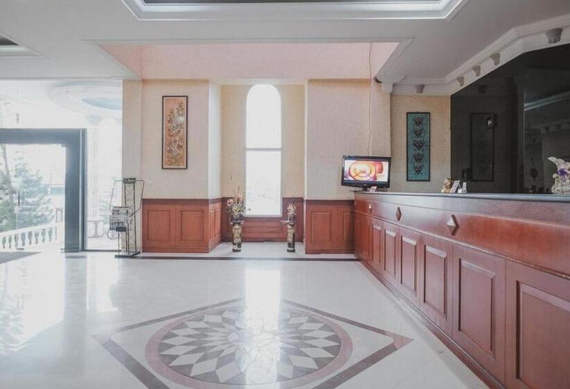 Hotel Reddoorz Premium @ Jalan Pal 10 Jambi