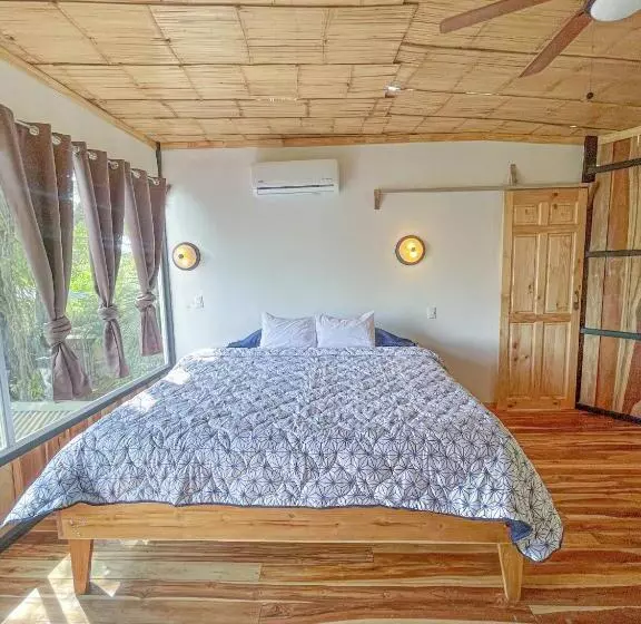 پانسیون El Gato Rojas Surf Hostel
