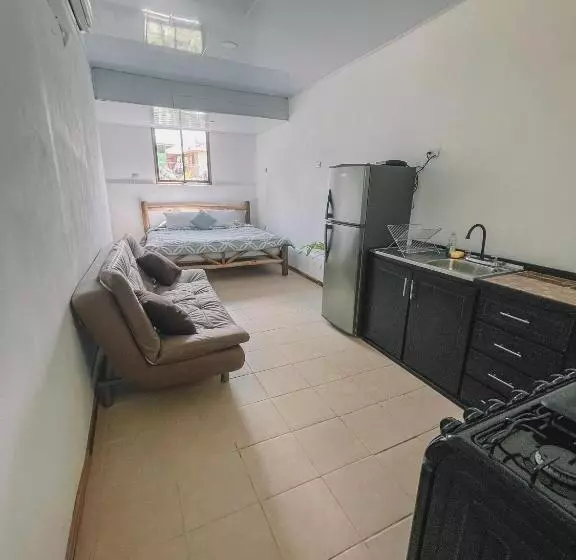 پانسیون El Gato Rojas Surf Hostel