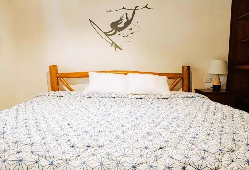 پانسیون El Gato Rojas Surf Hostel