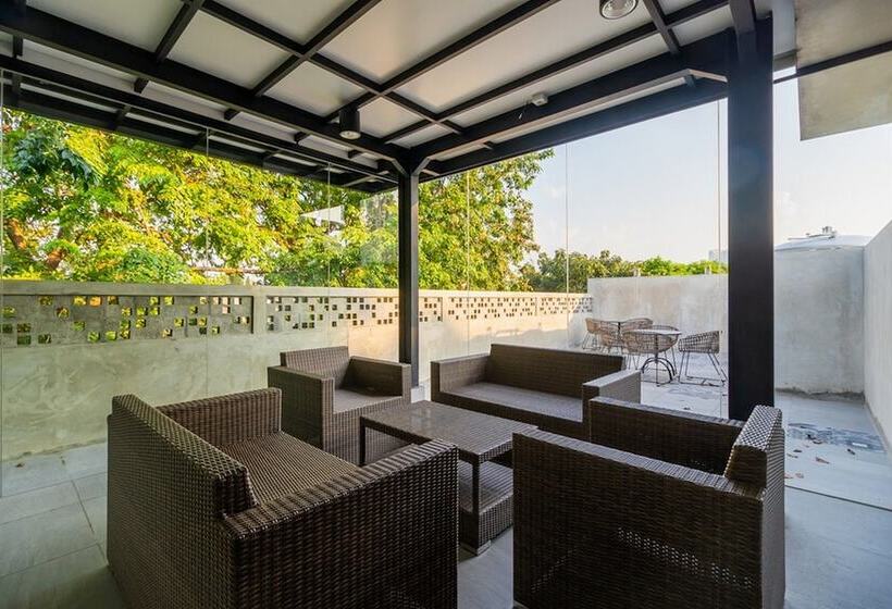 بنسيون Reddoorz Plus Near Senayan City