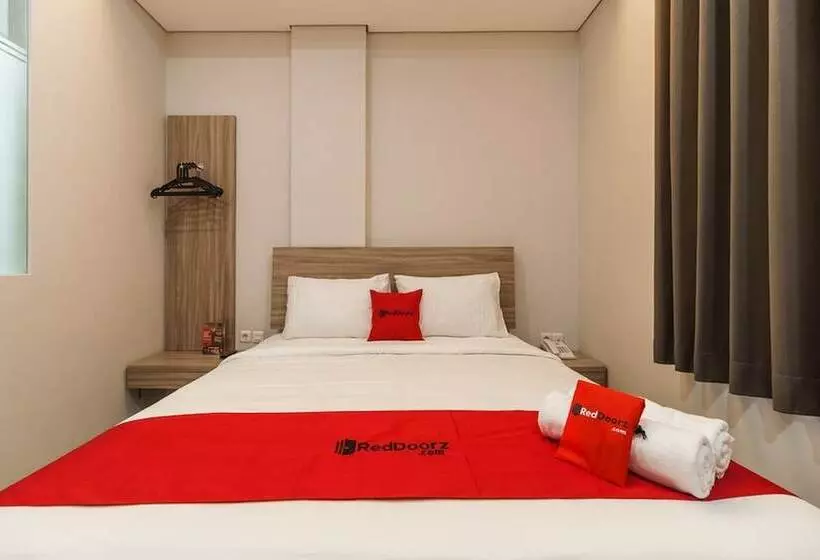 Majatalo Reddoorz Plus Near Senayan City