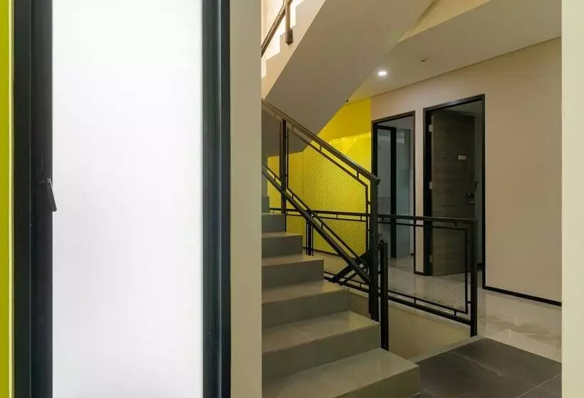 Majatalo Reddoorz Plus Near Senayan City