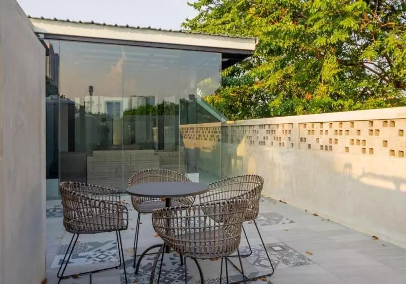 Majatalo Reddoorz Plus Near Senayan City