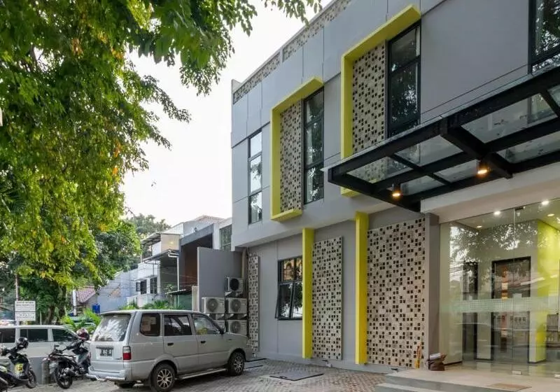 Majatalo Reddoorz Plus Near Senayan City