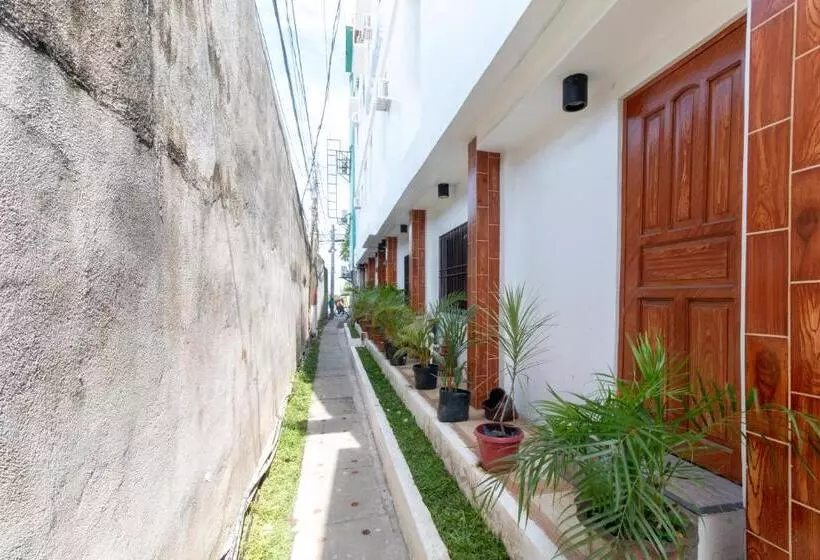 ホテル Reddoorz At Minas Place 1 Tacloban