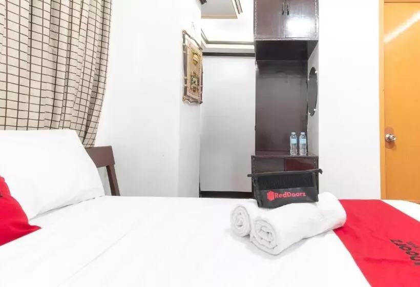 ホテル Reddoorz At Minas Place 1 Tacloban