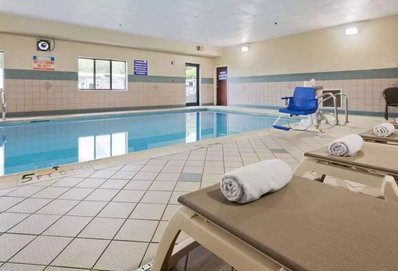 Отель Best Western Elkhart Inn & Suites