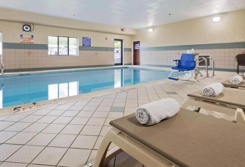 Отель Best Western Elkhart Inn & Suites