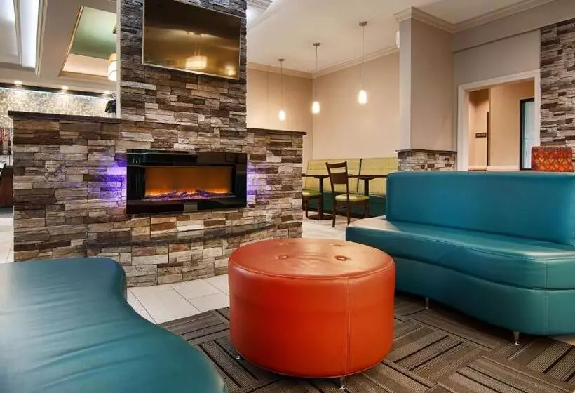 Отель Best Western Elkhart Inn & Suites