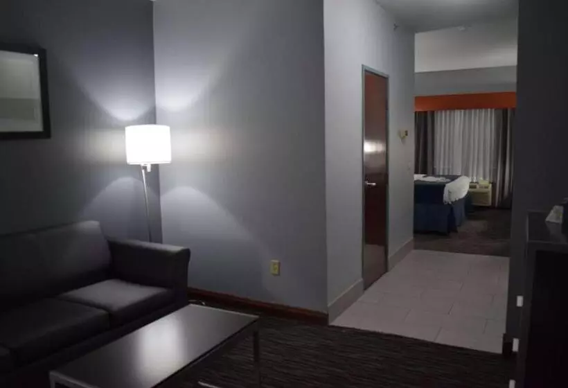 Отель Best Western Elkhart Inn & Suites