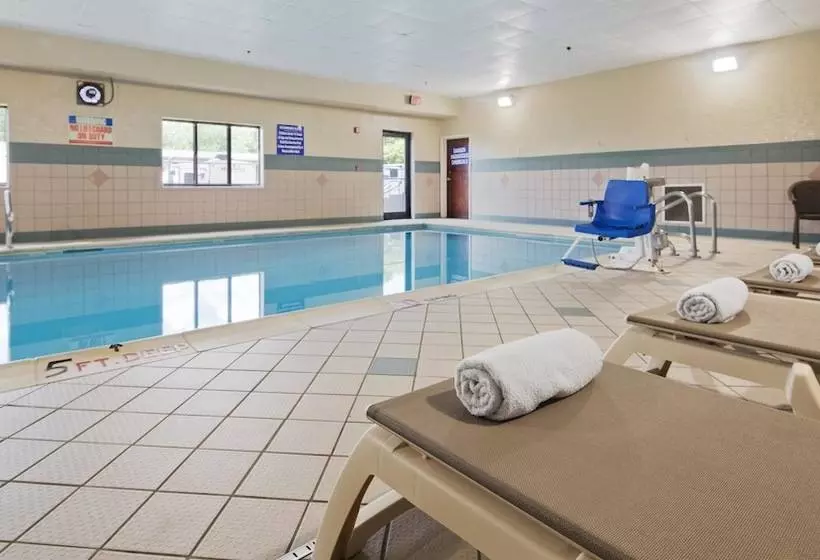 Отель Best Western Elkhart Inn & Suites