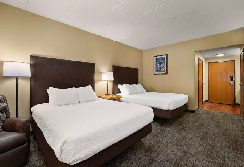 בית מלון כפרי Best Western Northwoods Lodge